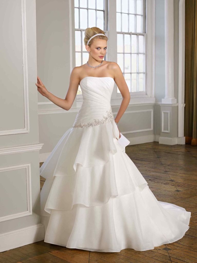 beautiful-wedding-dress-with-tiers-skirt