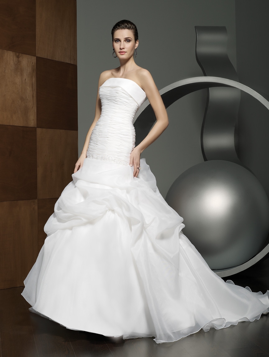 Chic Minimalist Organza Wedding gown